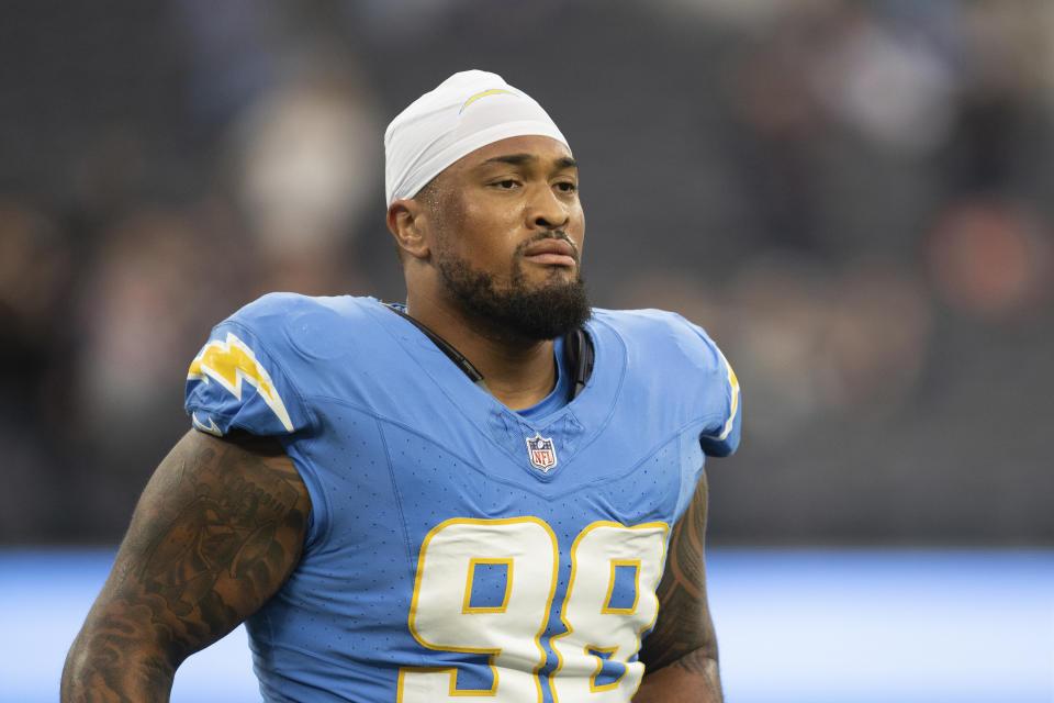 FILE - Los Angeles Chargers defensive tackle Austin Johnson (98) walks back to the locker room before an NFL football game against the Chicago Bears, Sunday, Oct. 29, 2023, in Inglewood, Calif. The Buffalo Bills replenished their needs along the defensive line by signing tackles Austin Johnson and DeShawn Williams to one-year contracts on Thursday, March 28, 2024.(AP Photo/Kyusung Gong)