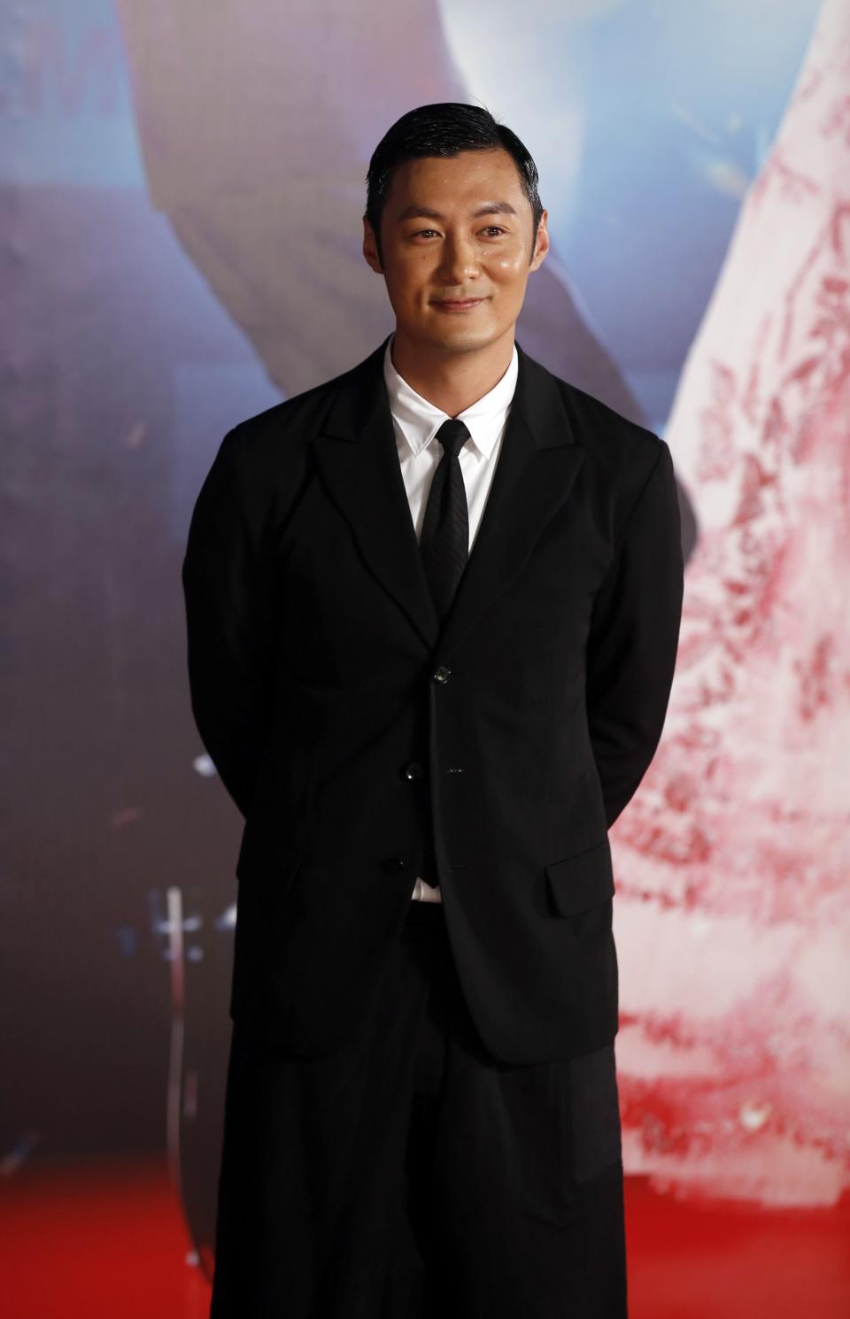 Hong Kong actor Shawn Yue poses on the red carpet during the 33rd Hong Kong Film Awards in Hong Kong April 13, 2014. REUTERS/Tyrone Siu (CHINA - Tags: ENTERTAINMENT)