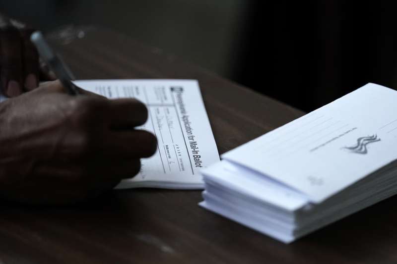 2020年美國總統大選，許多選民選擇郵寄投票（mail-in voting），引發選務爭議（AP）