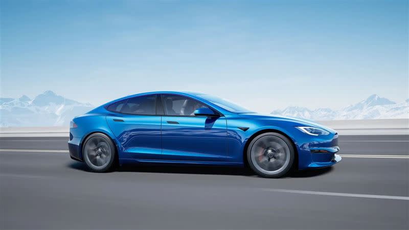 電動車完稅價格140萬元以上應稅的部分，則是減半徵收。（圖／翻攝Tesla網站）