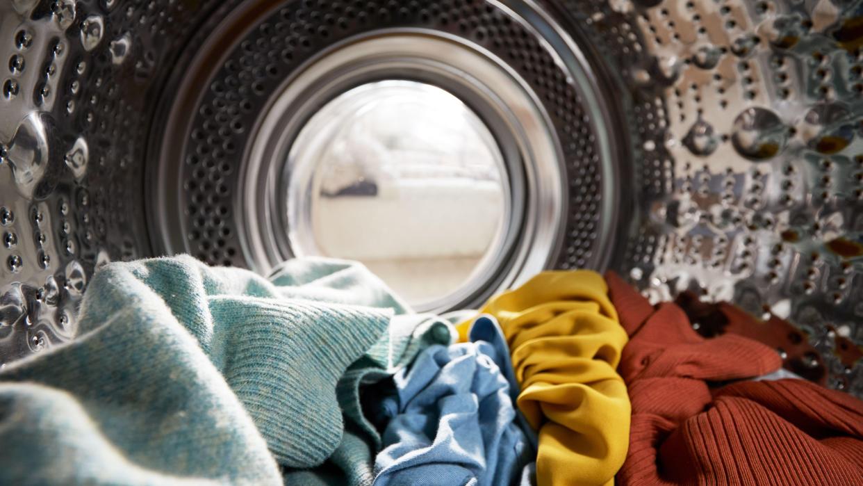  Laundry in the drum of a washing machine. 