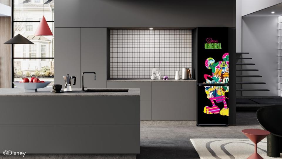 <div> <i> <i>"Born Original" on the Samsung Bespoke Bottom Mount Freezer refrigerator configuration adds a pop of colour to a stylish, monochromatic kitchen </i> </i> </div>