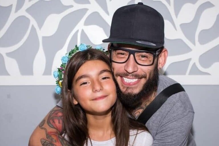 El cantante con su hija, Alma