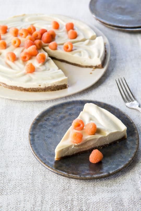 <p>How good can a cheesecake be if it’s gluten- and dairy-free? With this recipe, it’s just like the real thing. Though it’s hard to believe when it includes factors like zucchini and coconut oil. For a nice tough texture, serve chilled. <b>Get the <a href="https://www.yahoo.com/food/vegan-raw-cheesecake-from-everyday-detox-128637251621.html" data-ylk="slk:Vegan Raw Cheesecake;elm:context_link;itc:0;sec:content-canvas;outcm:mb_qualified_link;_E:mb_qualified_link;ct:story;" class="link  yahoo-link">Vegan Raw Cheesecake</a> recipe. </b><i>(Photo: Nicole Franzen)</i></p>