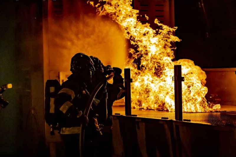 ▲台中大里區西湖路405巷某工廠發生火警，警消獲報後，出動消防車14輛、救護車1輛、人員39名前往搶救。（圖／示意圖／翻攝pixabay）