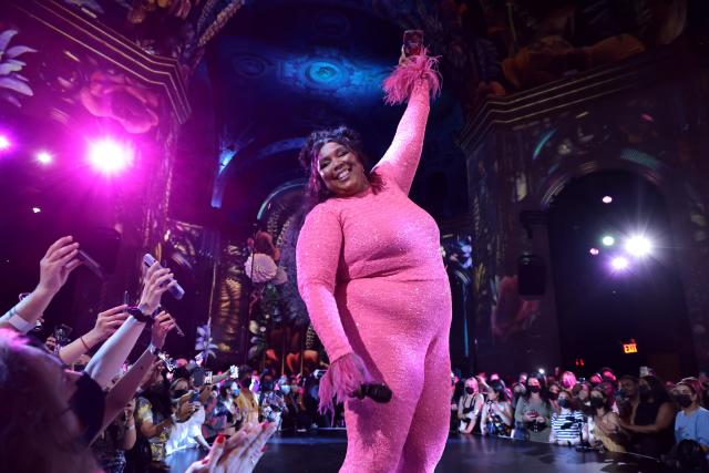 Lizzo sparkled in a pink, sequin jumpsuit during NYC performance  celebrating her new album 'Special' - Yahoo Sports