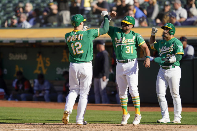 Stephen Vogt hits home run in final MLB game, celebrates like a little kid