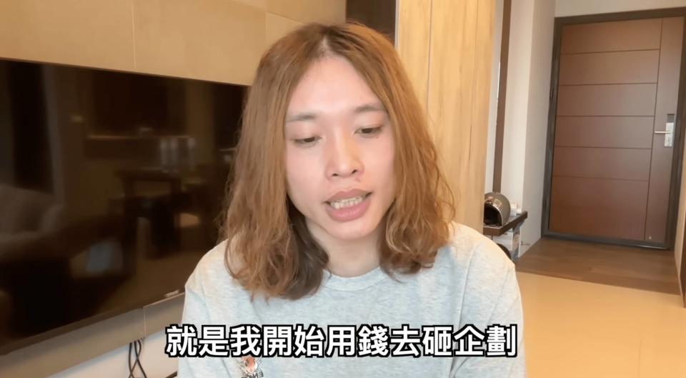 YouTuber賤葆宣布與品子、晨晨、松鼠學妹暫時拆夥三個月。