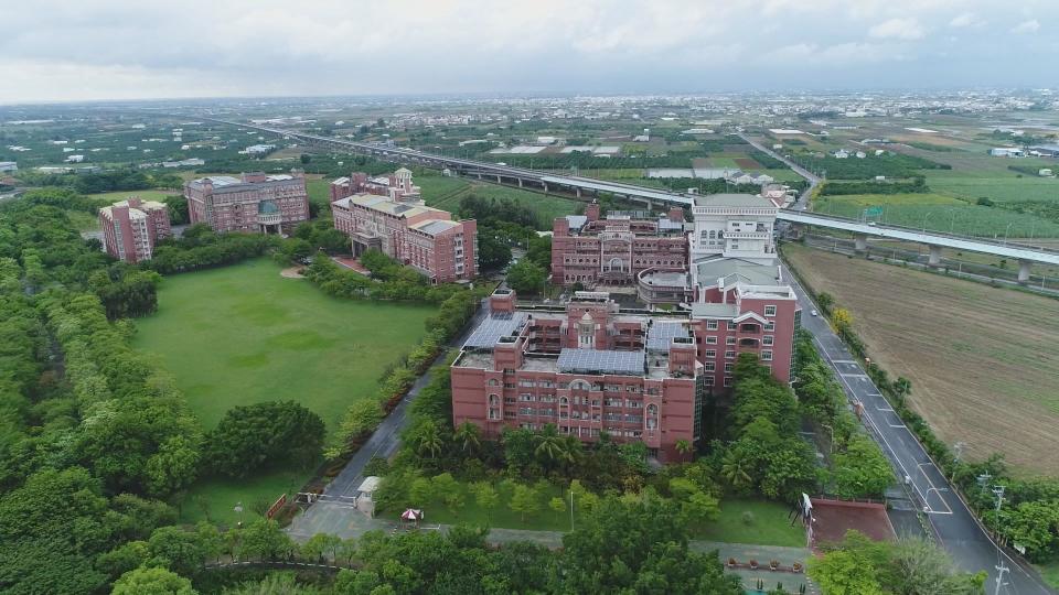 台灣首府大學緊鄰麻豆市區，是麻豆人心中的大學城。（圖／獨立特派員）