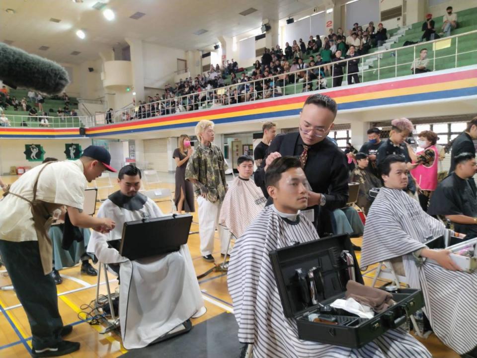 全台百位Barber's 男士理髮大師，在建國科大展開精英大對決。（圖：李河錫攝）