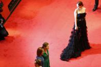 <p>Top! Die Schauspielerin trug eine semitransparente Robe aus der ersten Kollektion der neuen Dior-Designerin Maria Grazia Chiuri. </p>