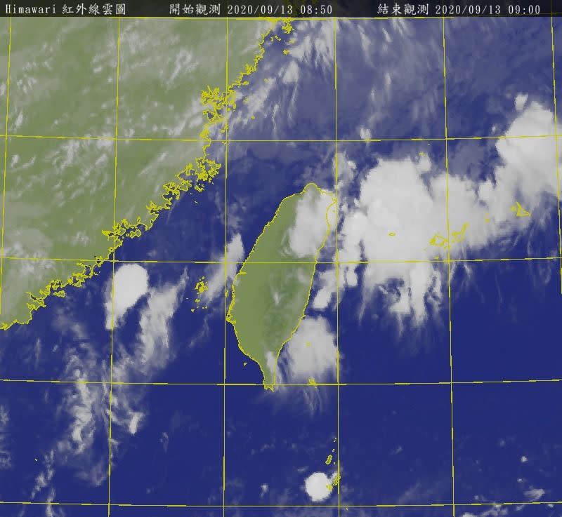 ▲今（13）日鋒面逐漸遠離，但台灣附近仍有殘餘水氣，風場盛行東北風至偏東風，各地仍有機會出現不定時降雨。（圖／翻攝自氣象局）