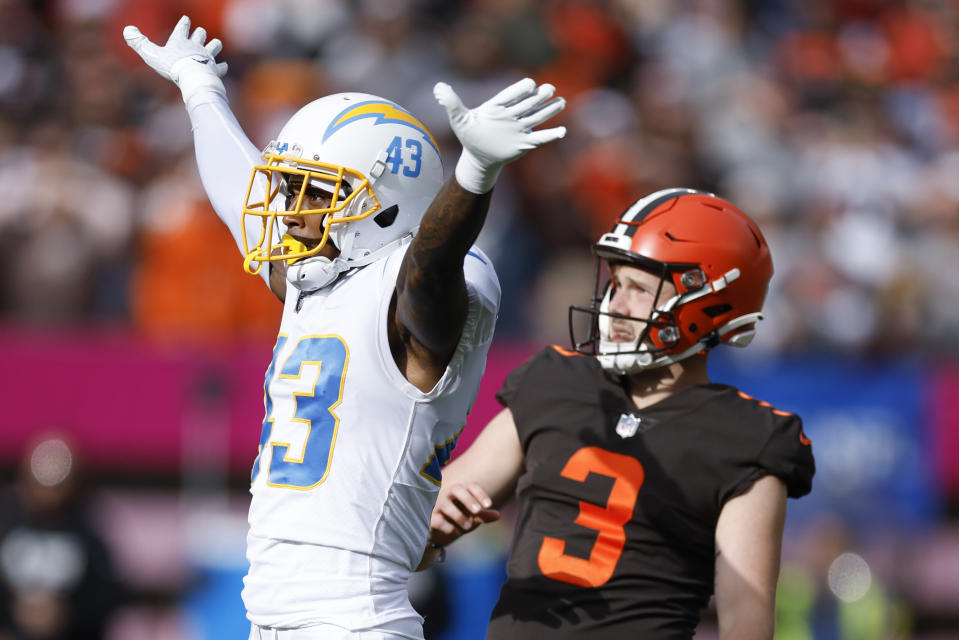 Cleveland Browns place kicker Cade York (3) watches the ball after attempting a field goal as Los Angeles Chargers cornerback Michael Davis (43) watches during the second half of an NFL football game, Sunday, Oct. 9, 2022, in Cleveland. York missed the try and the Browns lost 30-28. (AP Photo/Ron Schwane)