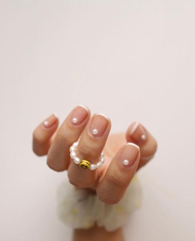 Pearl Wedding Nail Ideas To Stun On Your Big Day 