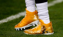 <p>Robert Golden #20 of the Pittsburgh Steelers warms up wearing special cleats for teammate Ryan Shazier #50 who was injured in a game last week before the game against the Baltimore Ravens at Heinz Field on December 10, 2017 in Pittsburgh, Pennsylvania. (Photo by Justin K. Aller/Getty Images) </p>