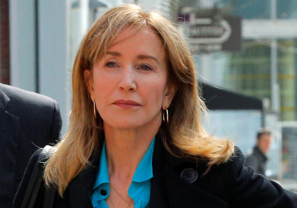 Actor Felicity Huffman, facing charges in a nationwide college admissions cheating scheme, enters federal court in Boston, Massachusetts, U.S., April 3, 2019.  REUTERS/Brian Snyder