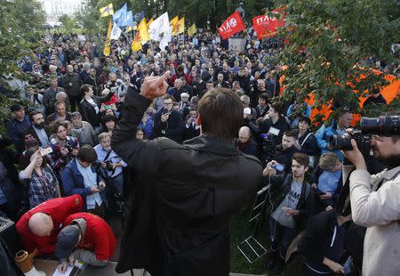 People take part in a rally against pension reforms, which envisage raising the retirement age of Russian citizens, in St. Petersburg, Russia September 16, 2018. REUTERS/Anton Vaganov