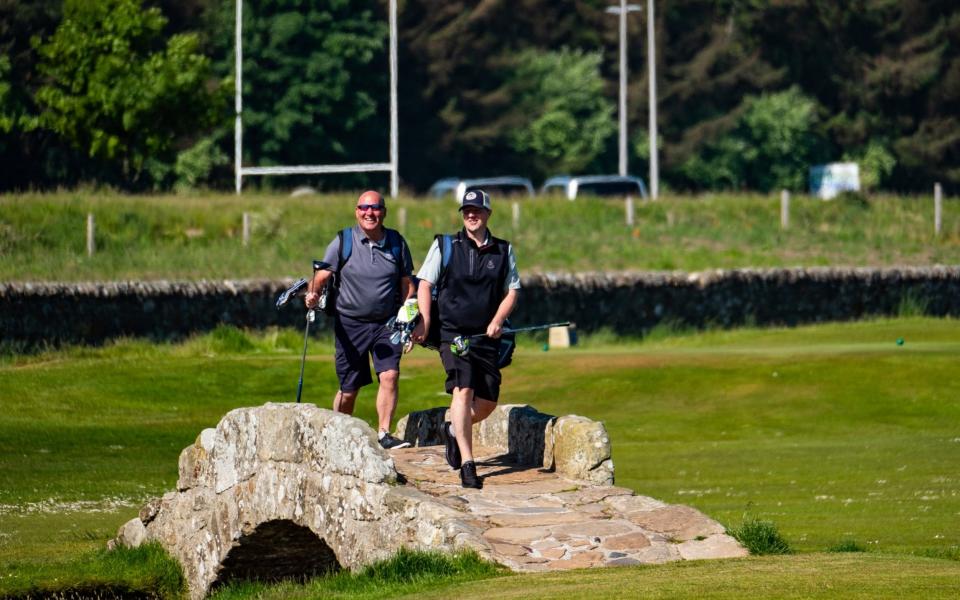 Excited golfers arrive at the Old Course in St Andrews on Friday morning - Stuart Nicol Photography/Stuart Nicol