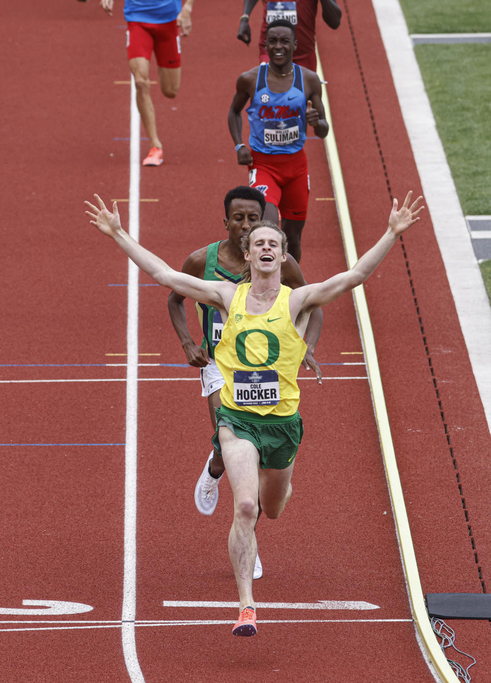 Oregon's Cole Hocker celebrates his win in the men's 1,500 meters, ahead of Notre Dame's Yared Nuguse during the NCAA Division I Outdoor Track and Field Championships, Friday, June 11, 2021, at Hayward Field in Eugene, Ore. (AP Photo/Thomas Boyd)