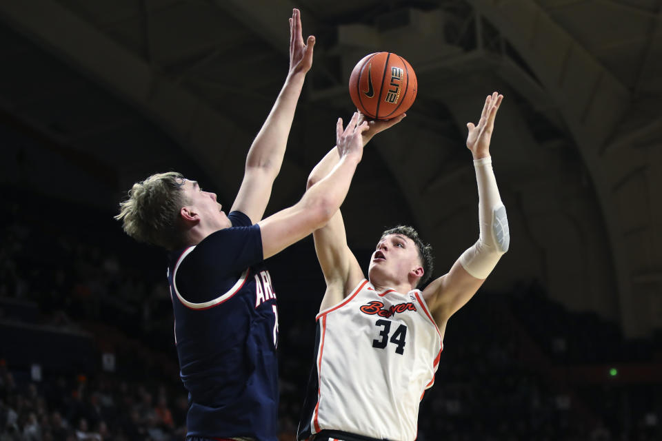 Oregon State forward Tyler Bilodeau (34) shoots over Arizona center Motiejus Krivas during the first half of an NCAA college basketball game Thursday, Jan. 25, 2024, in Corvallis, Ore. (AP Photo/Amanda Loman)