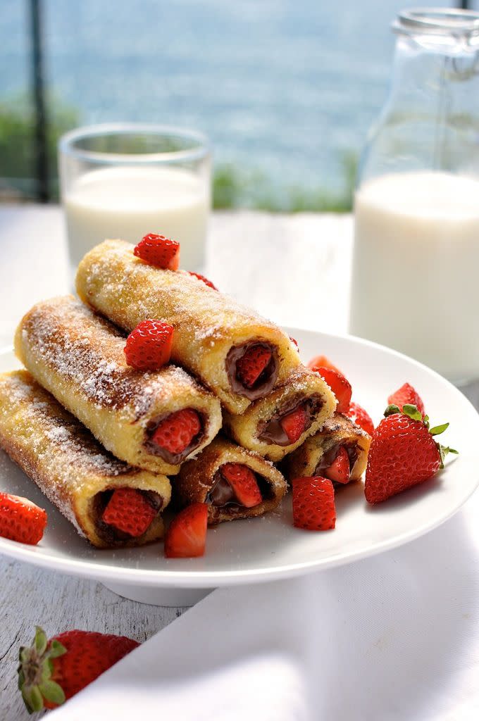 6) Strawberry Nutella French Toast Roll Ups