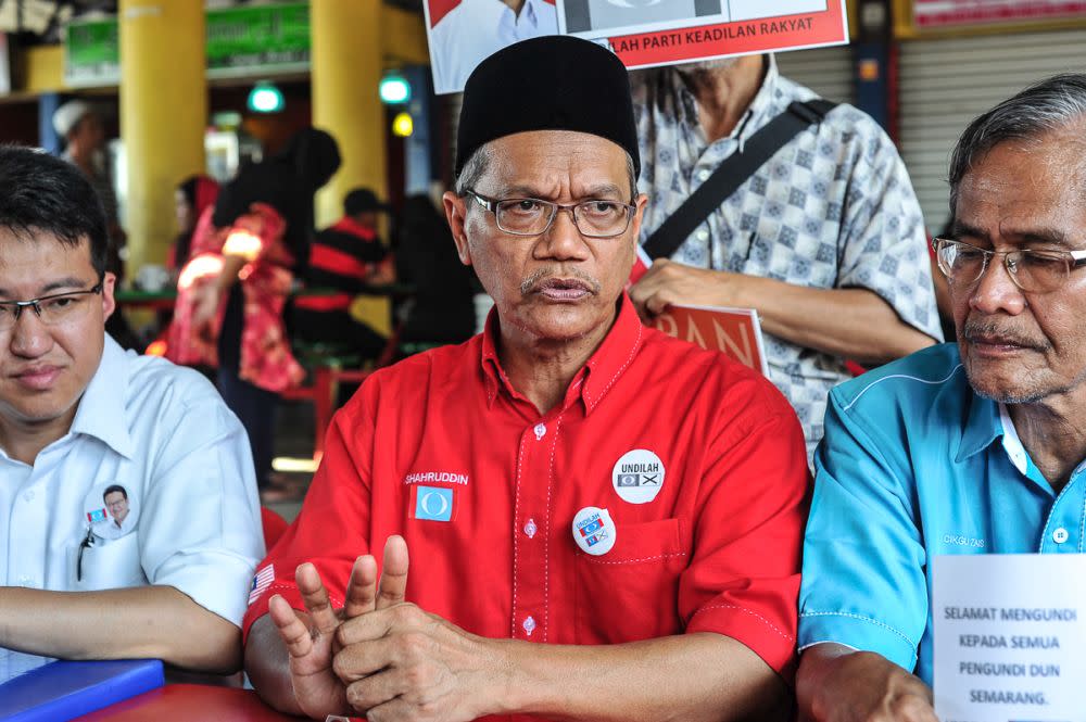 Datuk Shahruddin Md Salleh has said he will continue as a Perikatan Nasional (PN) backbencher in Parliament, despite resigning as a deputy minister earlier today and claiming that joining the government was a mistake. — Picture by Shafwan Zaidon