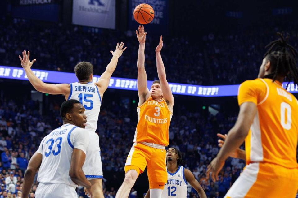 Tennessee star Dalton Knecht (3) is averaging 20.7 points, 4.8 rebounds and 1.8 assists.