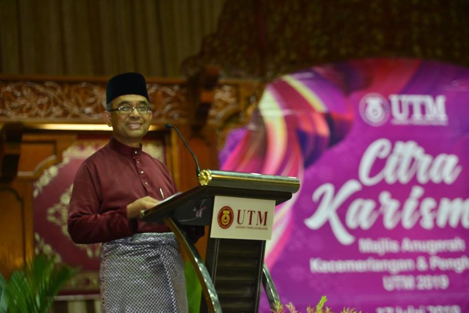 UTM Vice-Chancellor Datuk Wahid Omar took to Facebook to clarify that the public university did not spend RM2.7 million on the livery. — Picture via Facebook/profwahidutm