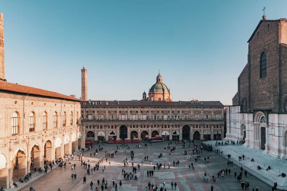 piazza maggiore, bologna, emilia romagna, italy