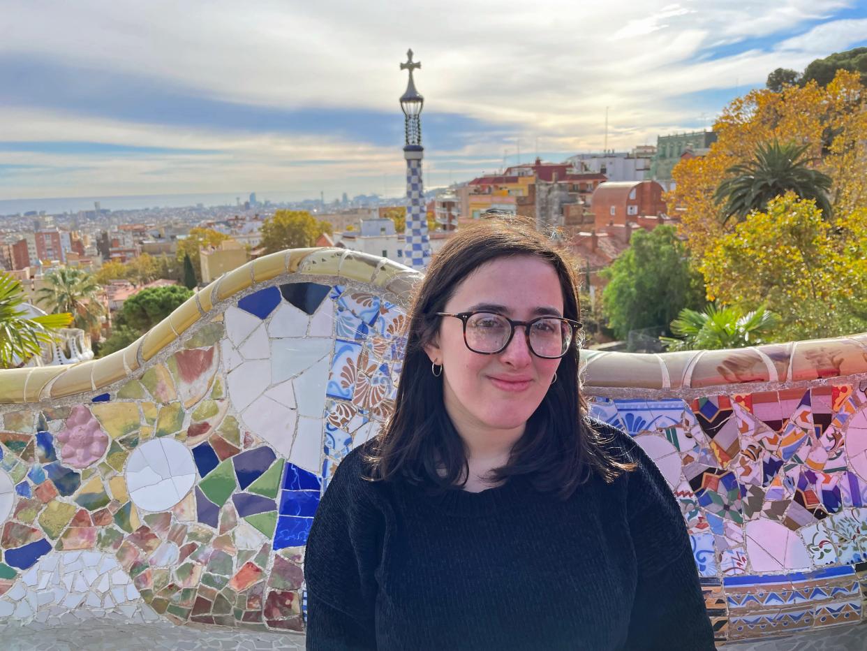 hannah posing in park guell in barcelona