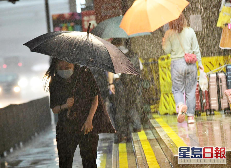 梁榮武舉例，有時幾十公里外的暴雨來勢洶洶，但臨近香港時又迅速減弱。資料圖片