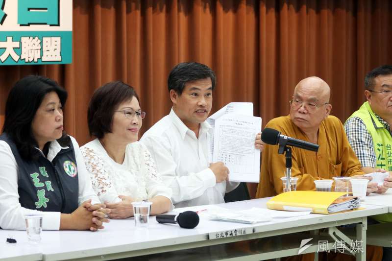 20170918-台灣地方議會特赦阿扁總統大聯盟上午召開「特赦阿扁總統提案連署報告」記者會。中為高雄市議員蕭永達。（蘇仲泓攝）