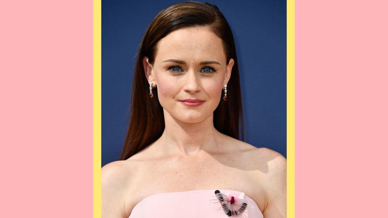  Alexis Bledel attends the 70th Emmy Awards at Microsoft Theater on September 17, 2018 in Los Angeles, California 