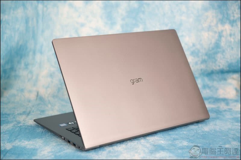 LG gram 17" 17Z990 開箱