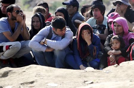 Migrants wait on the Greek side of the border to enter Macedonia near Gevgelija, Macedonia, en route to northern Europe July 20, 2015. REUTERS/Ognen Teofilovski