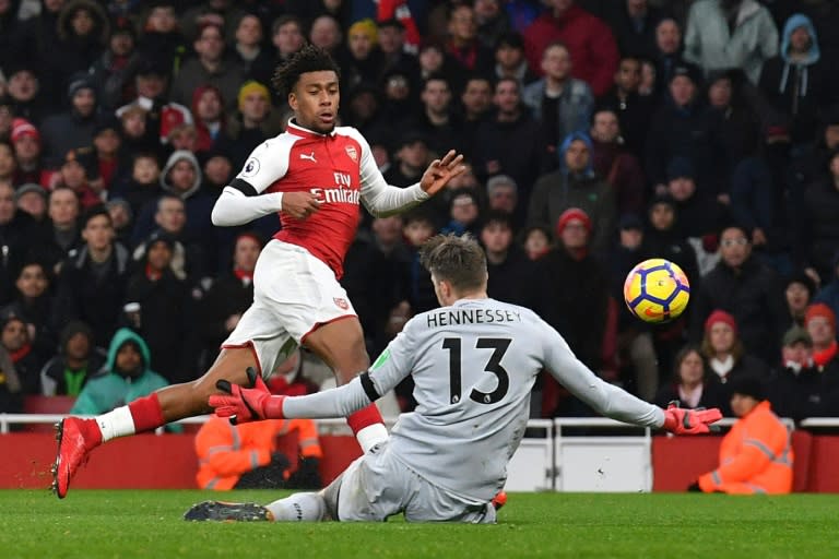 Arsenal's striker Alex Iwobi (L) shoots by Crystal Palace's goalkeeper Wayne Hennessey during the English Premier League football match January 20, 2018