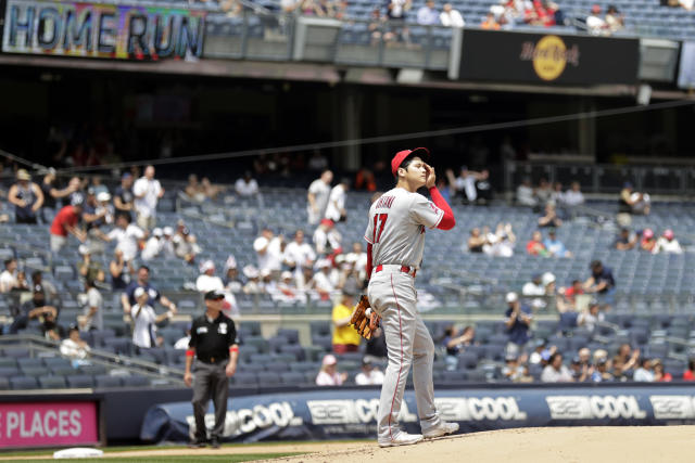 Yankees' Taillon loses perfecto in 8th on double off glove