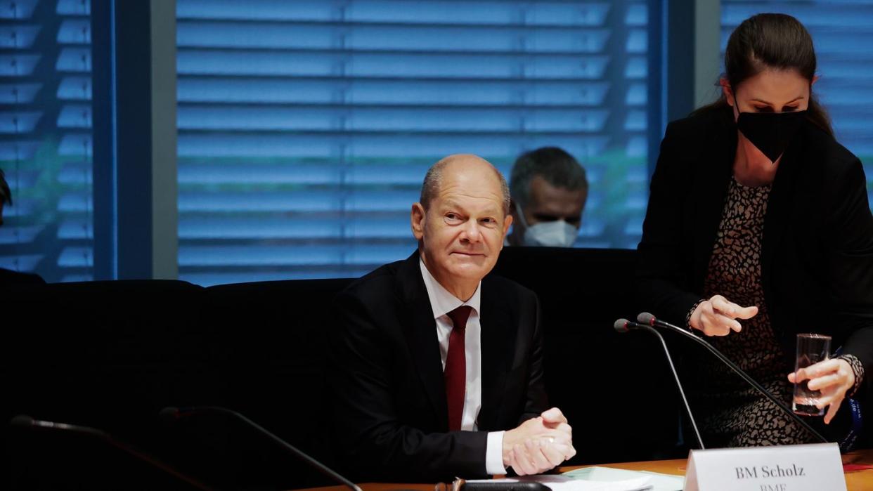 Olaf Scholz im Finanzausschuss des Bundestages.