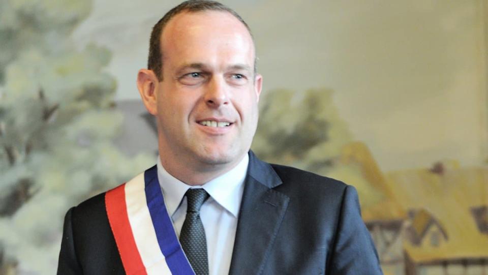 Steeve Briois lors de son élection officielle à Hénin-Beaumont, le 30 mars 214. - Philippe Huguen - AFP 