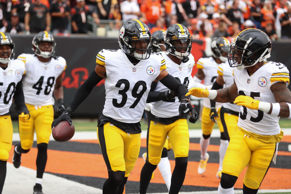 Pittsburgh Steelers safety Minkah Fitzpatrick reacts with his teammates after intercepting the ball for a touchdown during the game between the Pittsburgh Steelers and the Cincinnati Bengals on September 11, 2022, at Paycor Stadium in Cincinnati, OH.  (Photo by Ian Johnson/Icon Sportswire via Getty Images)