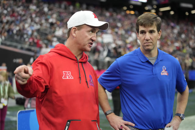 Minnesota Vikings quarterback Kirk Cousins dots Detroit Lions wide receiver  Amon-Ra St. Brown for game-tying TD in first half of final flag football  game