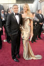 George Clooney bringt seine Freundin Stacy Keibler mit zur Oscar-Verleihung. Ein Goldmariechen hat er also schon am Arm, vielleicht hält er einen Goldjungen bald in der Hand. George ist nämlich als bester Schauspieler nominiert. Viel Glück!