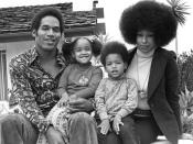 <p>Michael Ochs Archives/Getty</p> O.J. Simpson with Marguerite Simpson, daughter Arnelle and son Jason on January 8, 1973 in Los Angeles, California.