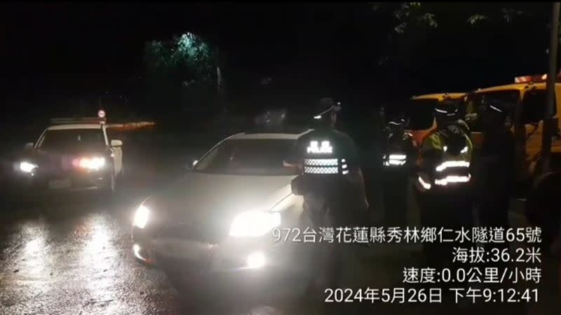 警方攔停劉男車輛。（圖／翻攝畫面）