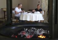 Russian President Vladimir Putin (L) and Prime Minister Dmitry Medvedev have breakfast at the Bocharov Ruchei state residence in Sochi, Russia, August 30, 2015. REUTERS/Yekaterina Shtukina/RIA Novosti/Pool