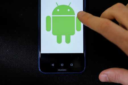 Android logo is displayed on a Huawei smartphone in this illustration picture May 20, 2019. REUTERS/Marko Djurica/Illustration