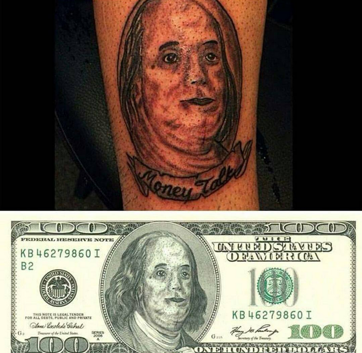 <p>Wenn US-Gründervater Benjamin Franklin dieses Tattoo sehen würde, würde er sich wahrscheinlich im Grab umdrehen. Ein Mann kam auf die Idee, sich ein Portrait des 1790 verstorbenen Druckers, Schriftstellers und Staatsmannes tätowieren zu lassen. Die Hommage mit der Bildunterschrift „Money Talk“ (dt. „Geld-Gespräch“) ging allerdings völlig daneben. Aus Benjamin Franklin, der sonst den 100-Dollar-Schein ziert, wurde eine Comic-Figur mit Vierfachkinn. (Bild: Instagram/metalheadfisherman) </p>