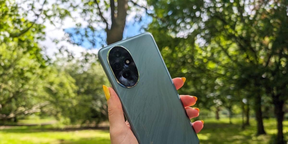 Is the Honor 200 the best affordable phone for portrait photography?