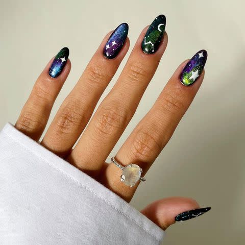 <p><a href="https://www.instagram.com/p/CiiSsVRsiGv/?img_index=1" data-component="link" data-source="inlineLink" data-type="externalLink" data-ordinal="1">@phoebesummernails</a> / Instagram</p>