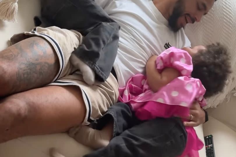Singer Leigh Anne's twins giggle on the couch with their dad Andre